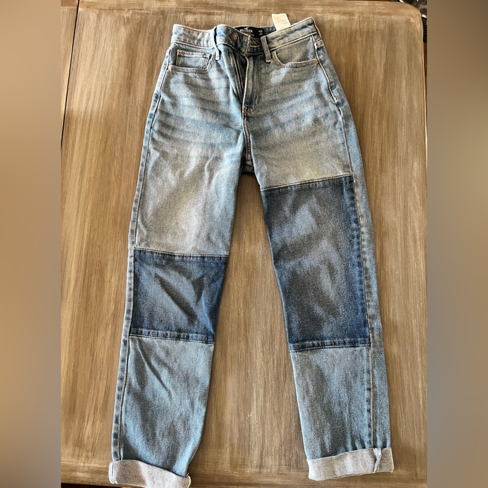 Hollister Women’s Ultra High-Rise mom jeans in size 0 regular